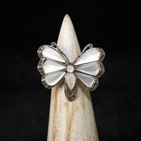 Mother of Pearl Butterfly Ring – Vintage-Inspired Elegance